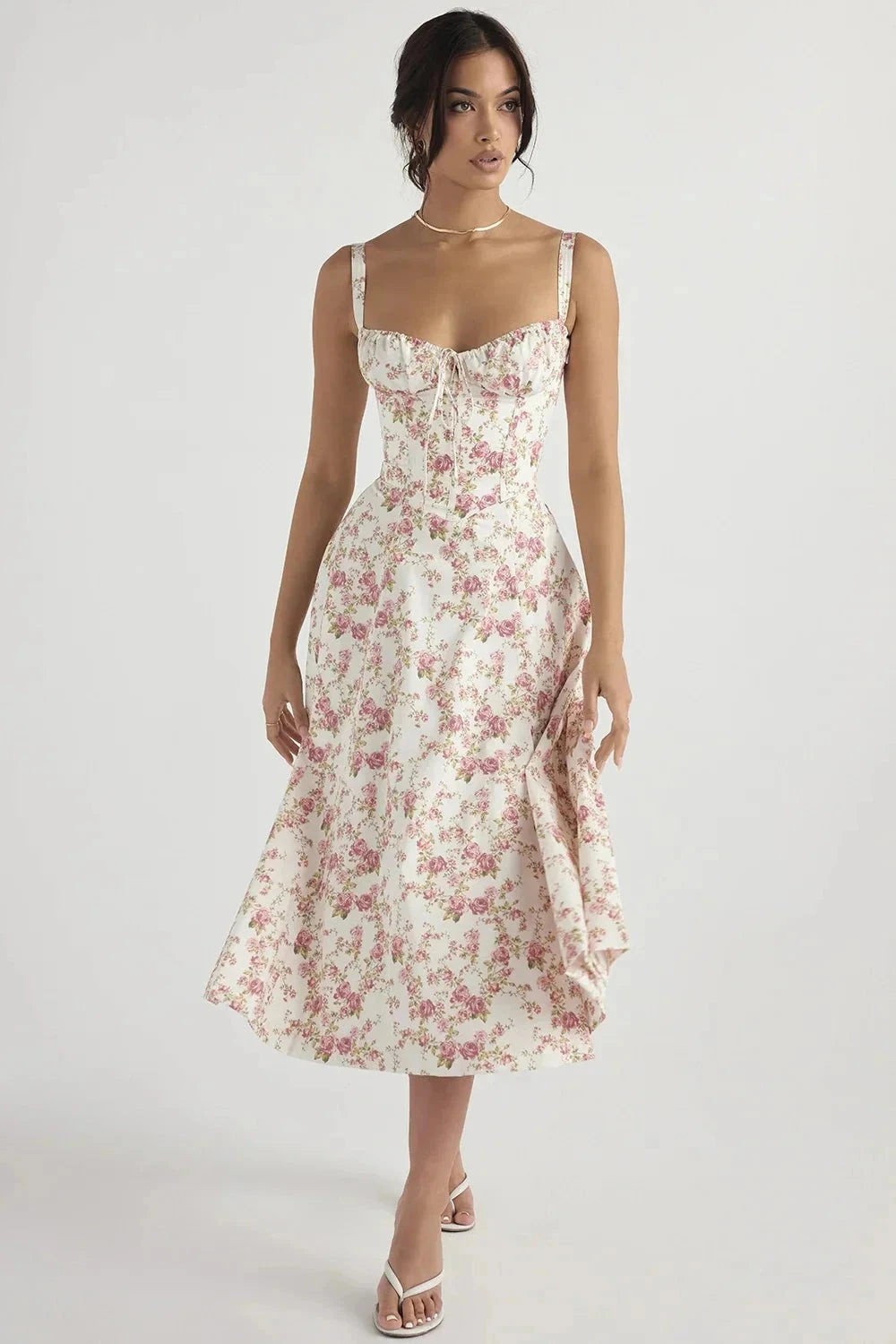Bustier dress featuring a flared skirt and a side slit, perfect for formal occasions. 9