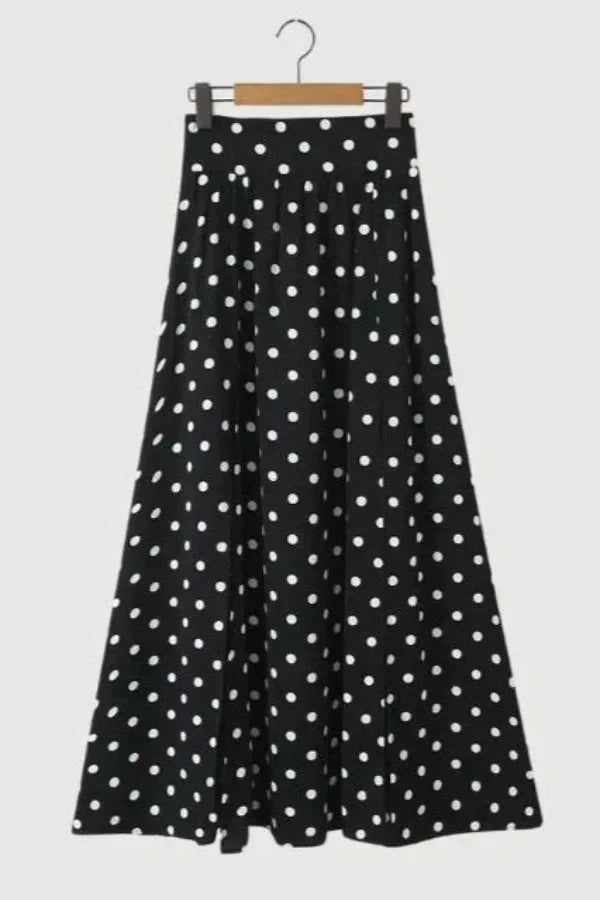 Chic two-piece outfit featuring a strapless top and fitted silhouette, perfect for formal events. 8