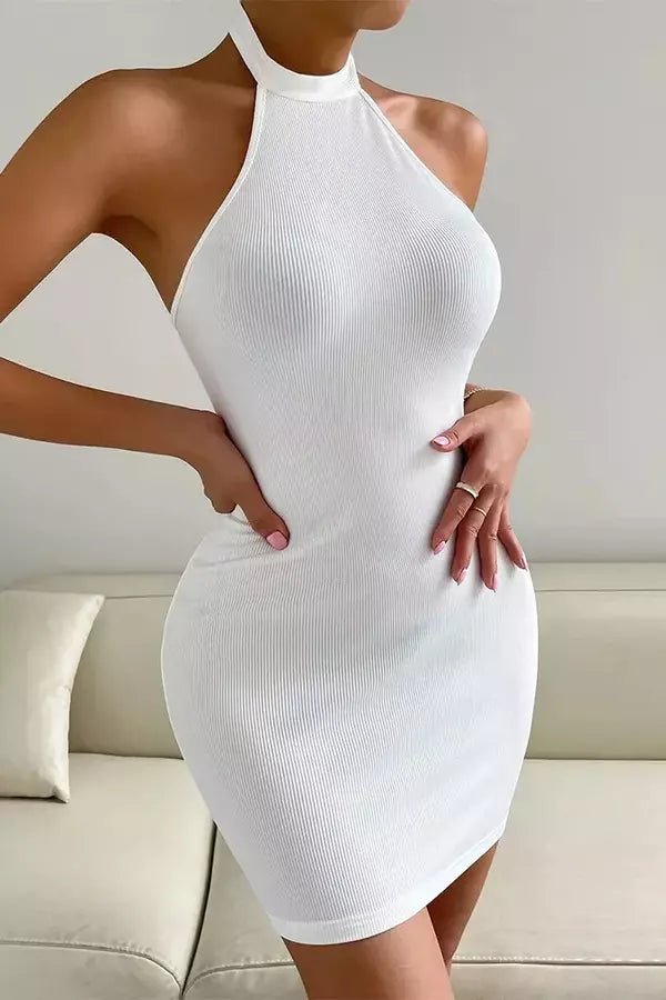Elegant backless dress with a stand collar, perfect for formal occasions. 5