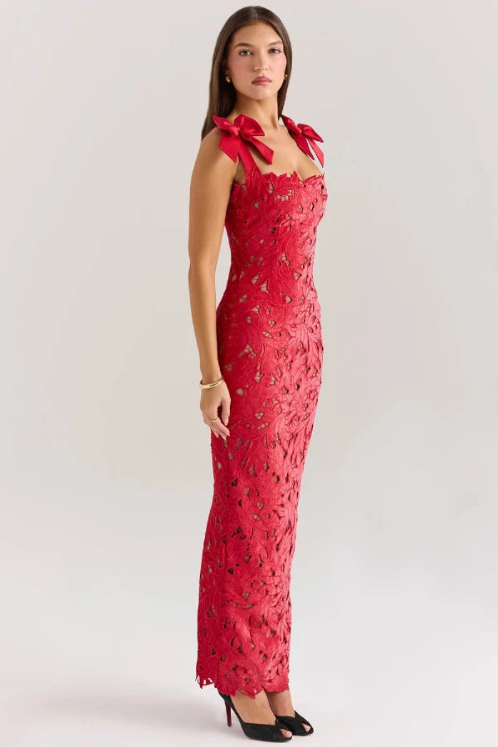Elegant column gown featuring intricate lace detailing and statement bows, perfect for formal occasions. 4