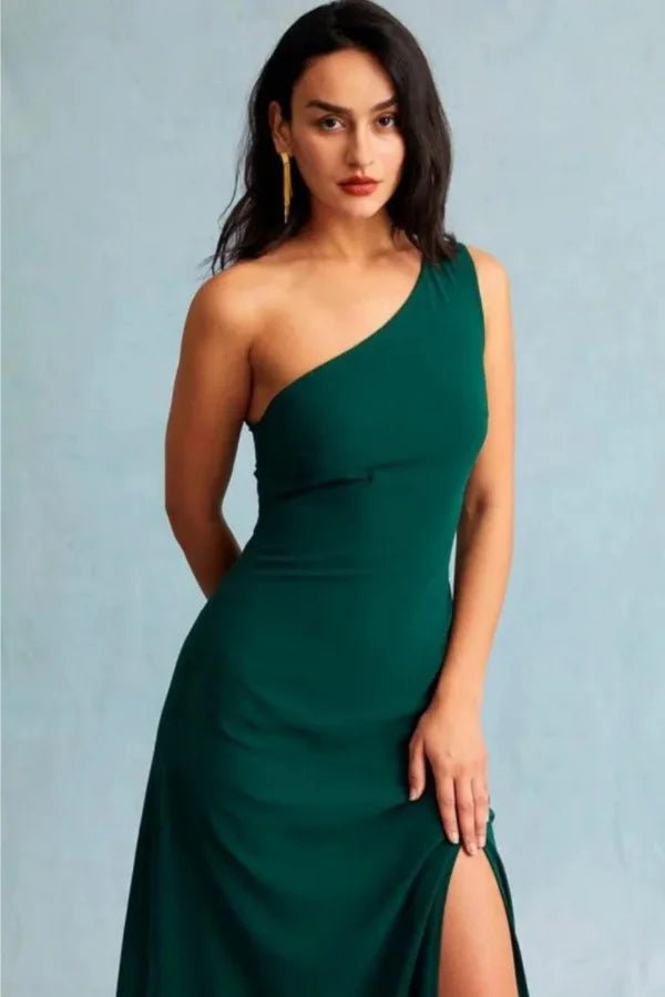 Elegant gown featuring an asymmetrical neckline and a thigh-high slit, perfect for formal occasions. 2