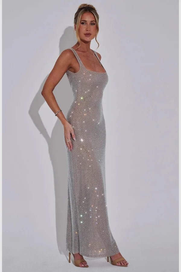 Elegant gown featuring a modern square neckline with a flowing silhouette, perfect for formal occasions. 1