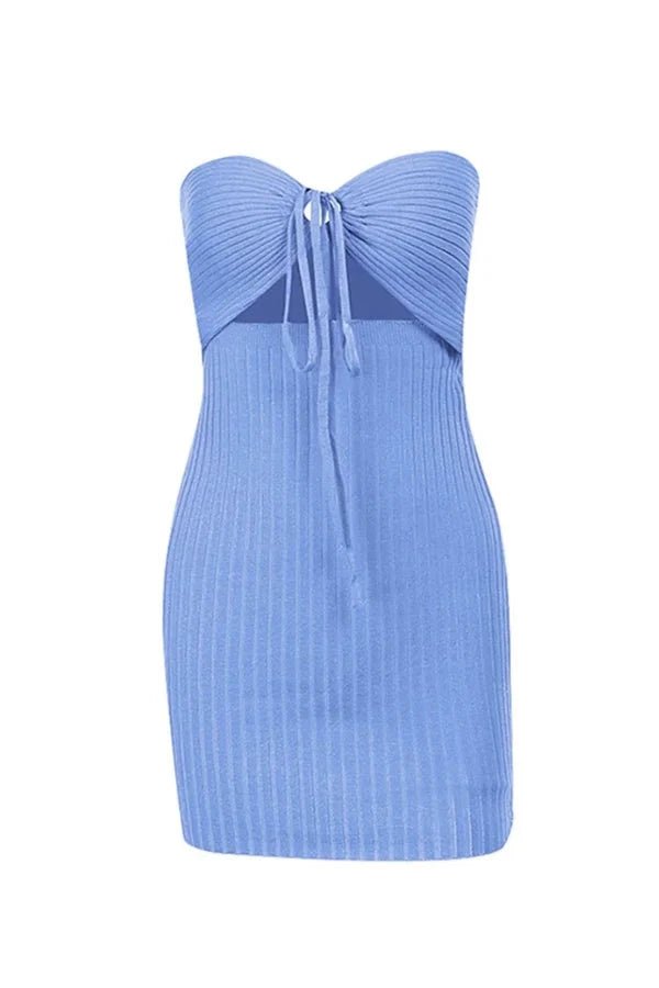 Elegant midi dress featuring a daring front cut-out, designed for sophisticated occasions. 2