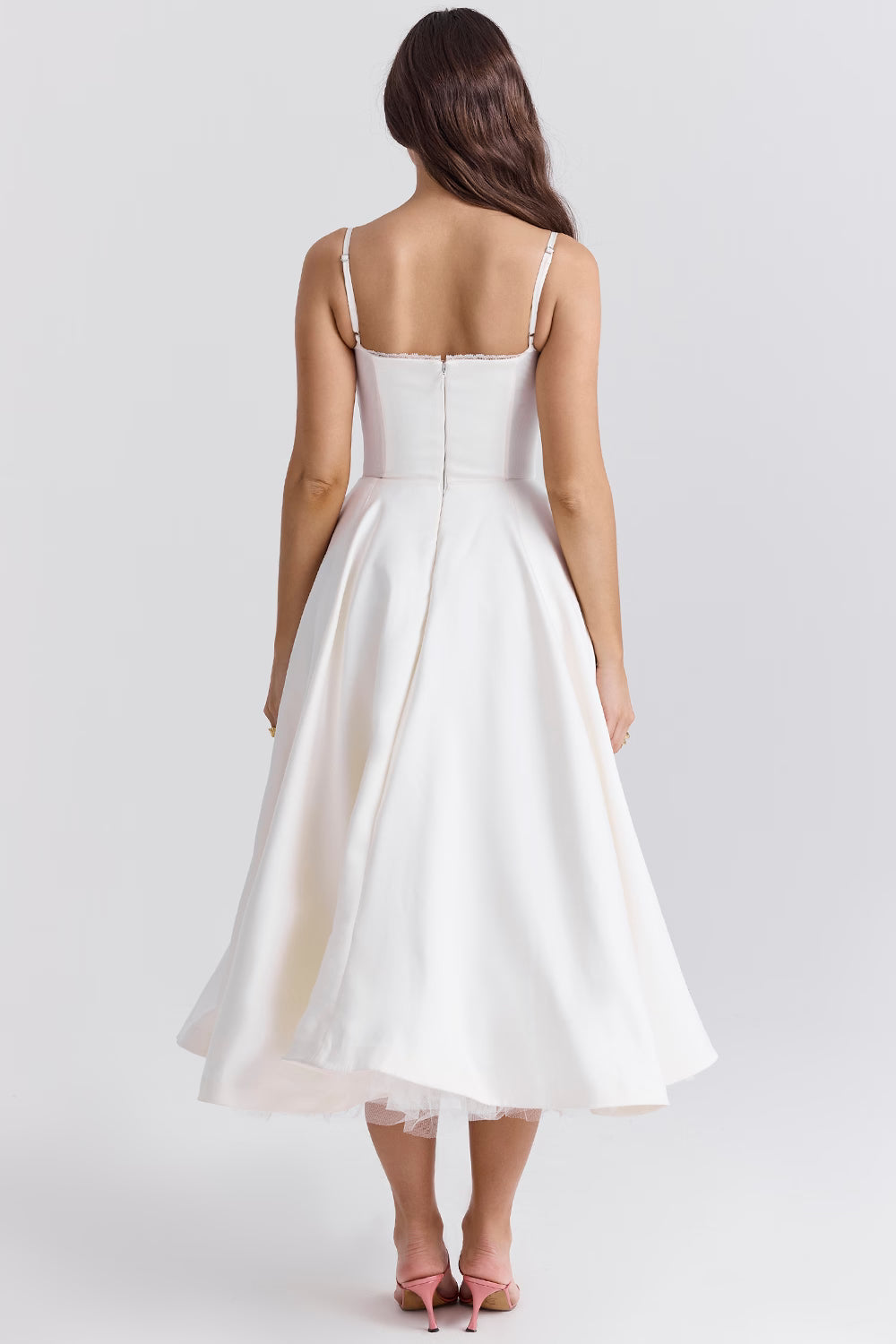 Elegant midi dress featuring a flowing tulle skirt, perfect for formal occasions. 4