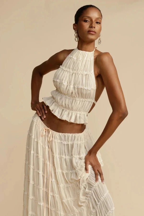Elegant midi dress with a flattering silhouette, perfect for formal occasions. 1