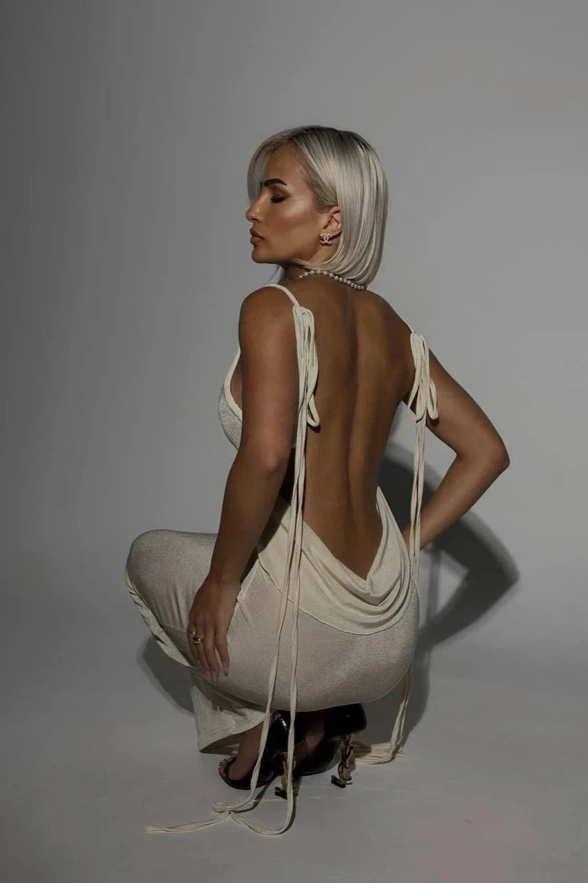 Backless maxi dress with an elegant silhouette, perfect for formal occasions. 8