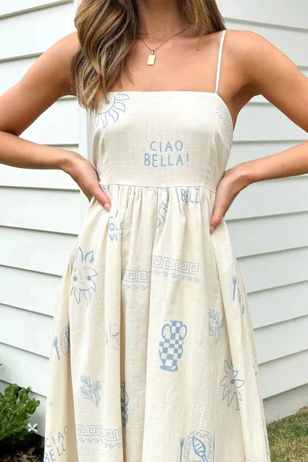 Maxi dress featuring an elegant square neckline and an open back, perfect for formal occasions. 5
