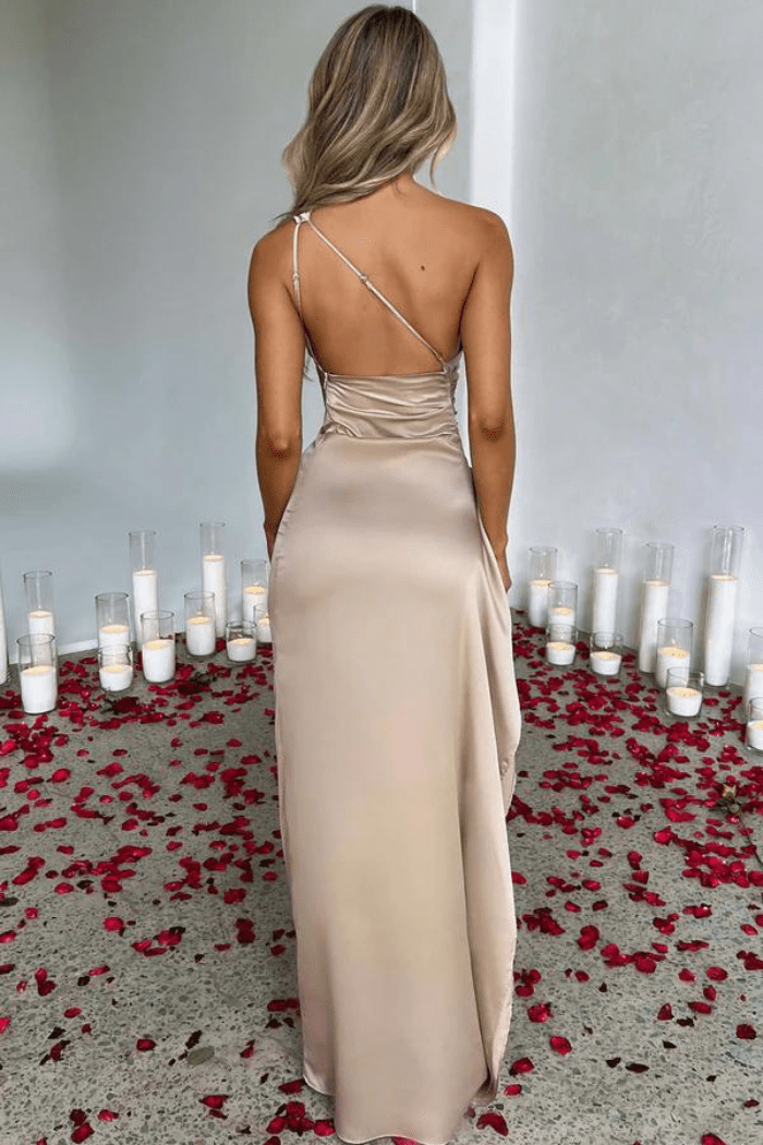 One-shoulder maxi dress featuring a thigh-high split, perfect for formal occasions. 4
