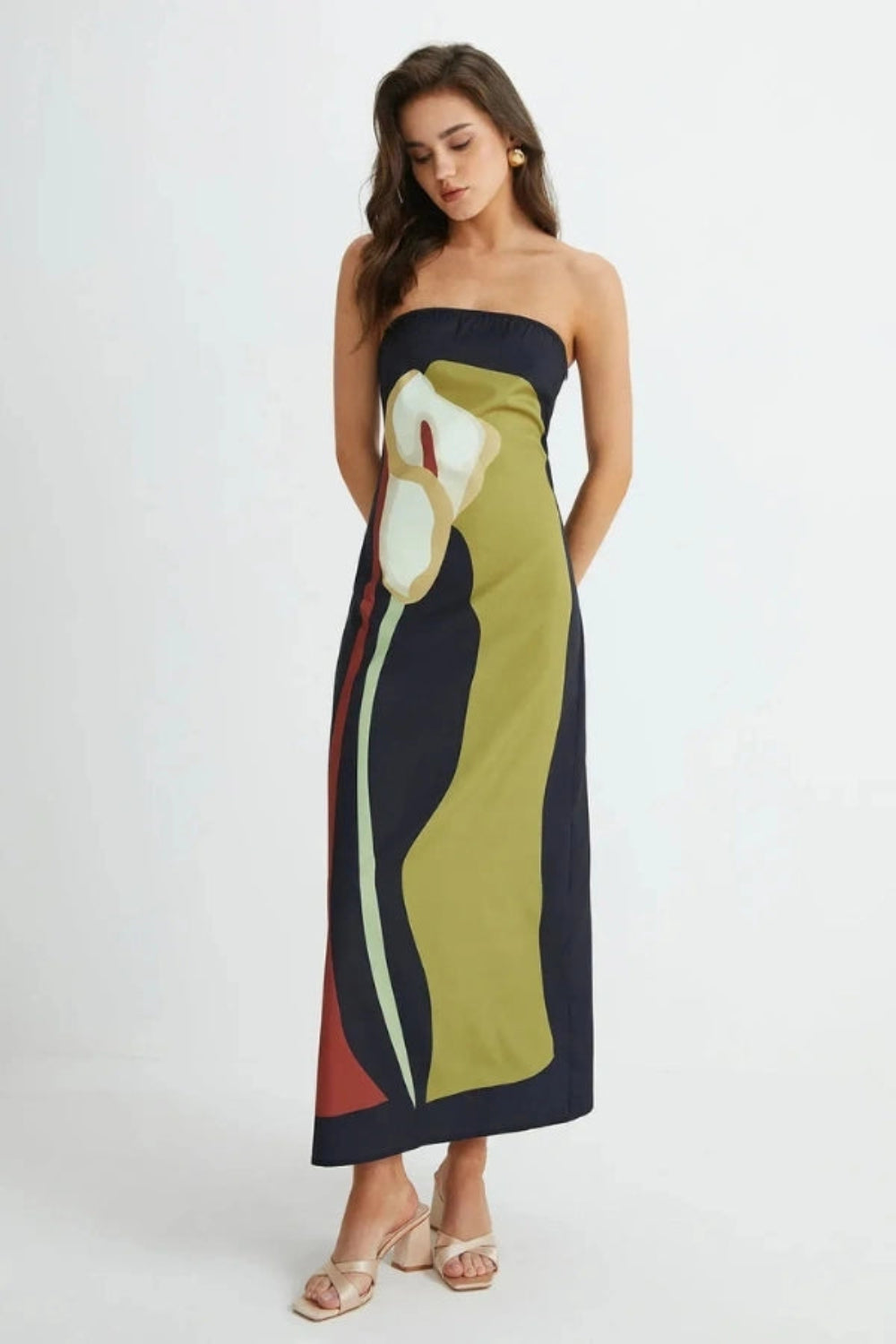 Strapless maxi dress with a column silhouette. 2