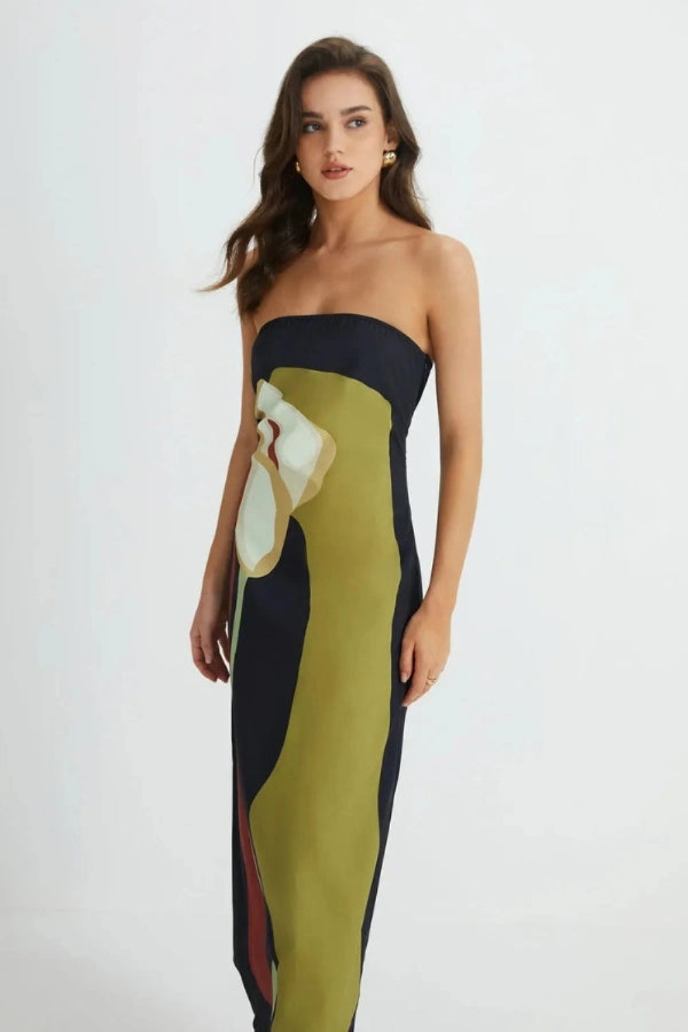 Strapless maxi dress with a column silhouette. 4