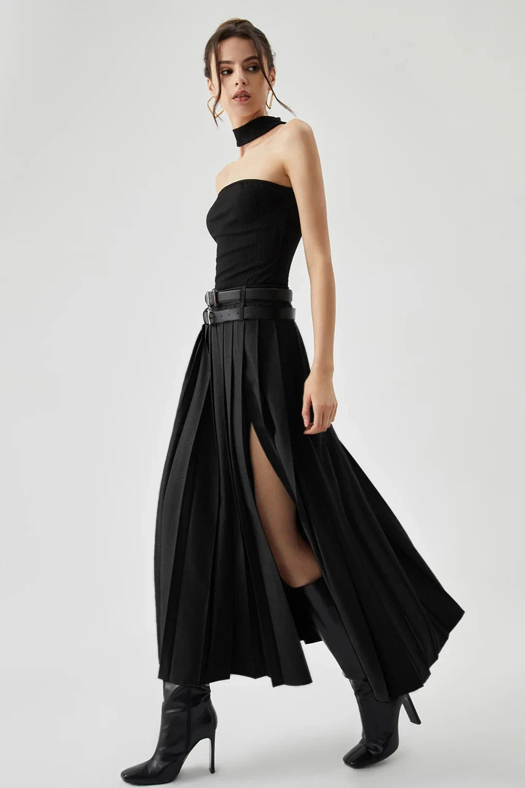 Maxi skirt with a pleated split design, perfect for casual outings. 0