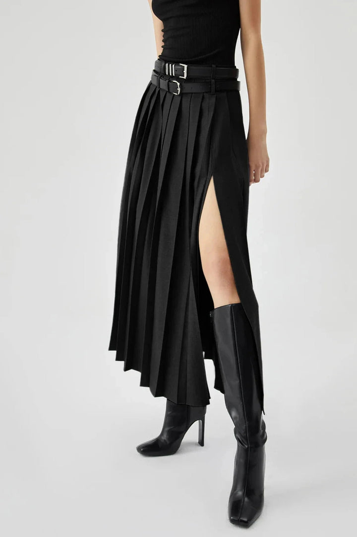 Maxi skirt with a pleated split design, perfect for casual outings. 4