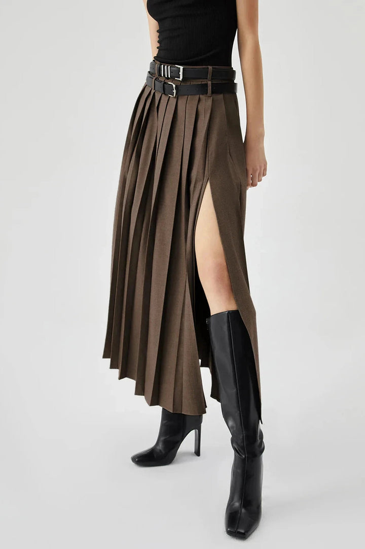 Maxi skirt with a pleated split design, perfect for casual outings. 5