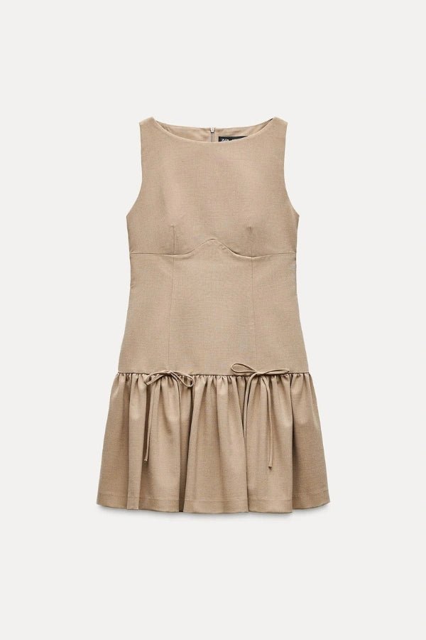 Mini dress with a ruffle design and bow, featuring a fitted silhouette, suitable for casual outings or summer events. 0