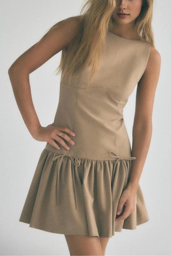 Mini dress with a ruffle design and bow, featuring a fitted silhouette, suitable for casual outings or summer events. 2