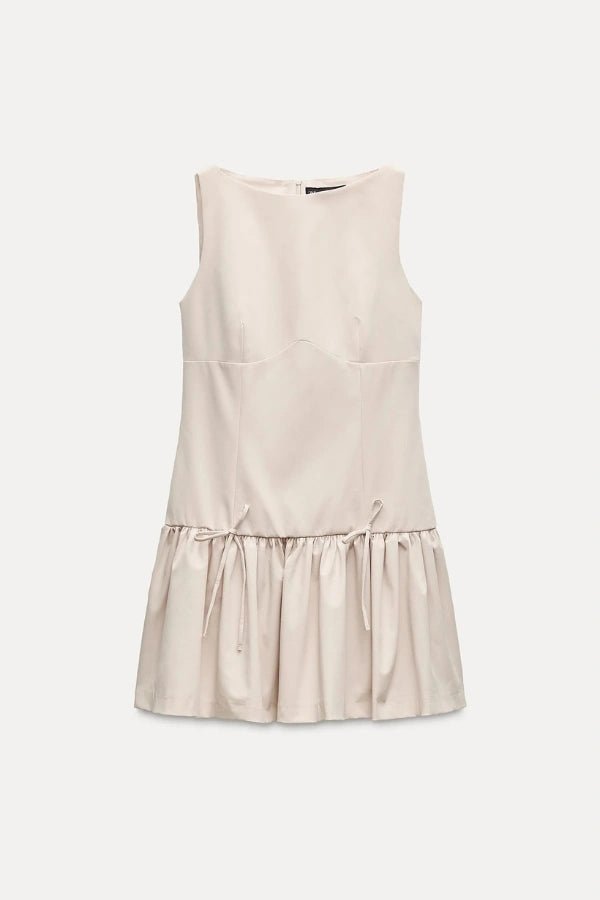 Mini dress with a ruffle design and bow, featuring a fitted silhouette, suitable for casual outings or summer events. 9