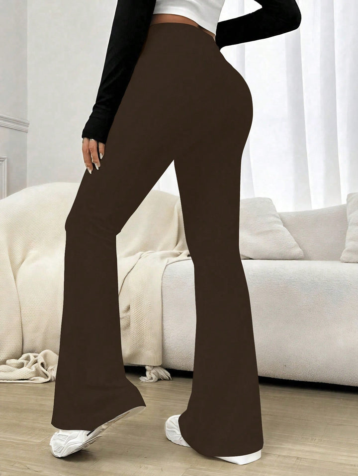 High-waisted flared jeans with a fitted silhouette, suitable for casual outings. - 3